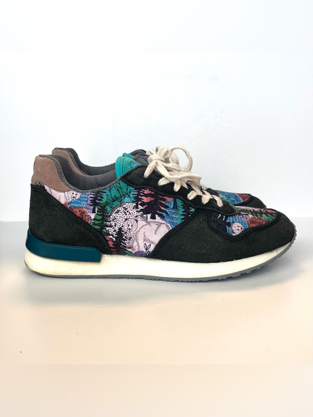 Inkkas Spirit Bear Vegan Jogger Sneakers Multicolor Women’s Size 8